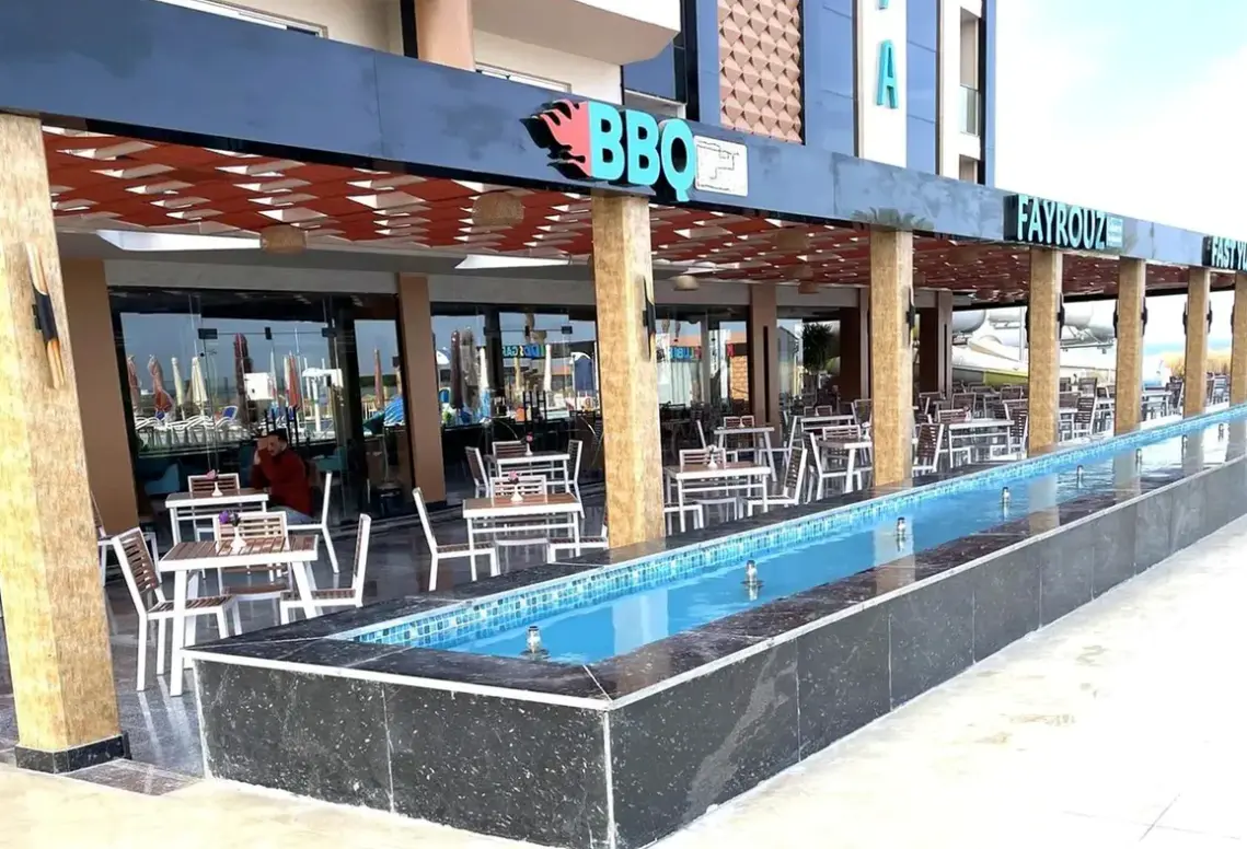 Basen w hotelu Rewaya Luxury Resort