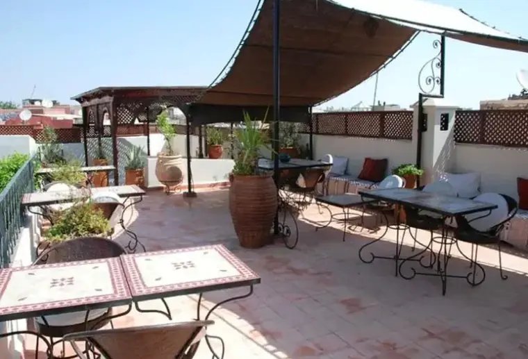 Restauracja i jedzenie w hotelu Riad Dar Bounouar