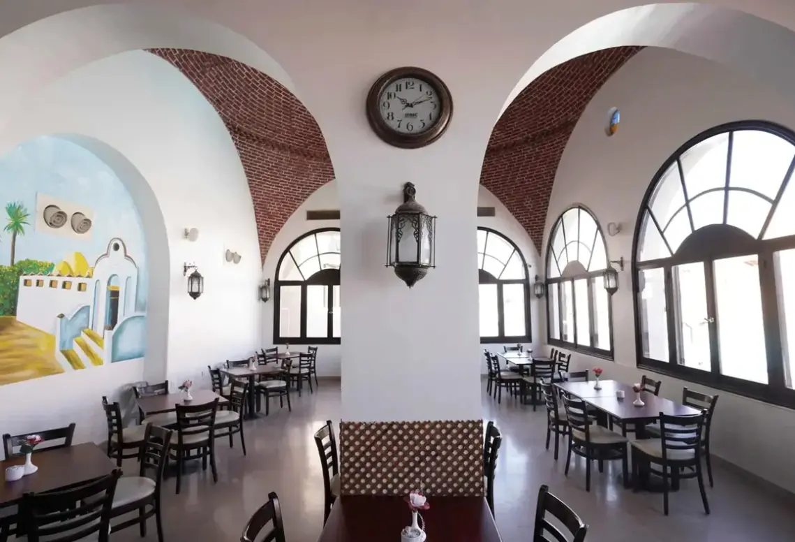 Restauracja i jedzenie w hotelu Rohanou Beach Resort El Quseir