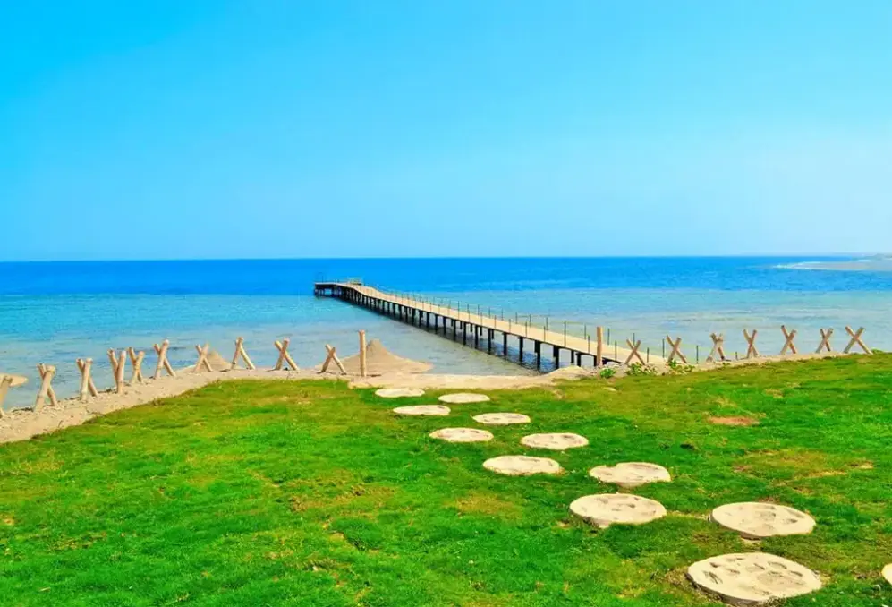 Plaża przy hotelu Rohanou Beach Resort El Quseir