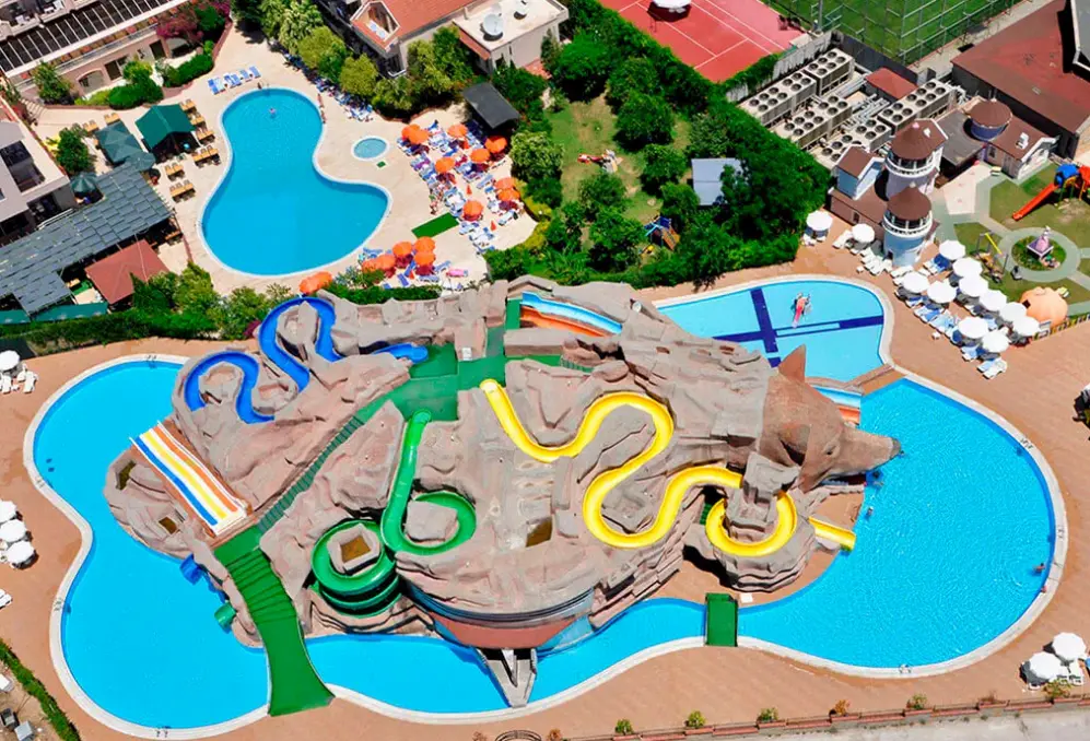 Basen w hotelu Rox Royal (ex. Grand Haber)