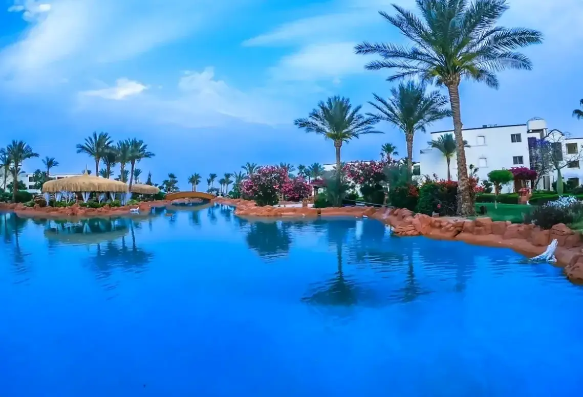 Basen w hotelu Royal Regency Club