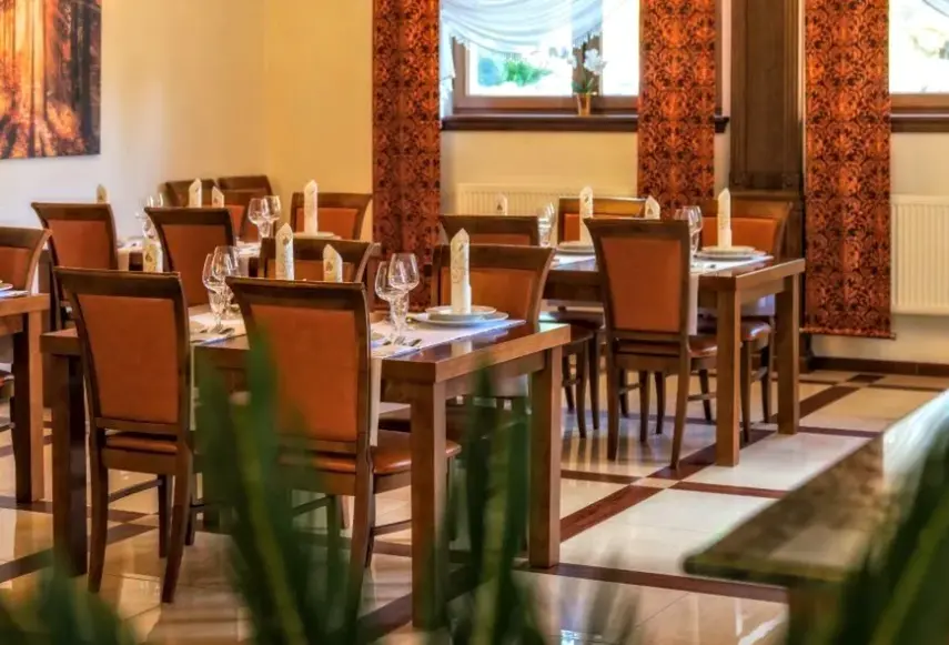 Restauracja i jedzenie w hotelu Sądelski Dwór