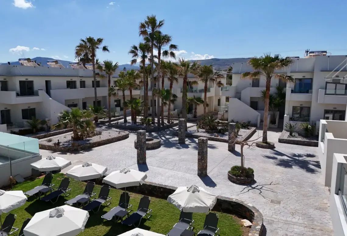 Basen w hotelu Saint George Gournes Bay
