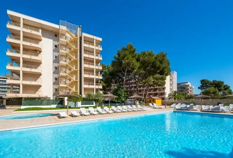 Basen w hotelu Salou Pacific