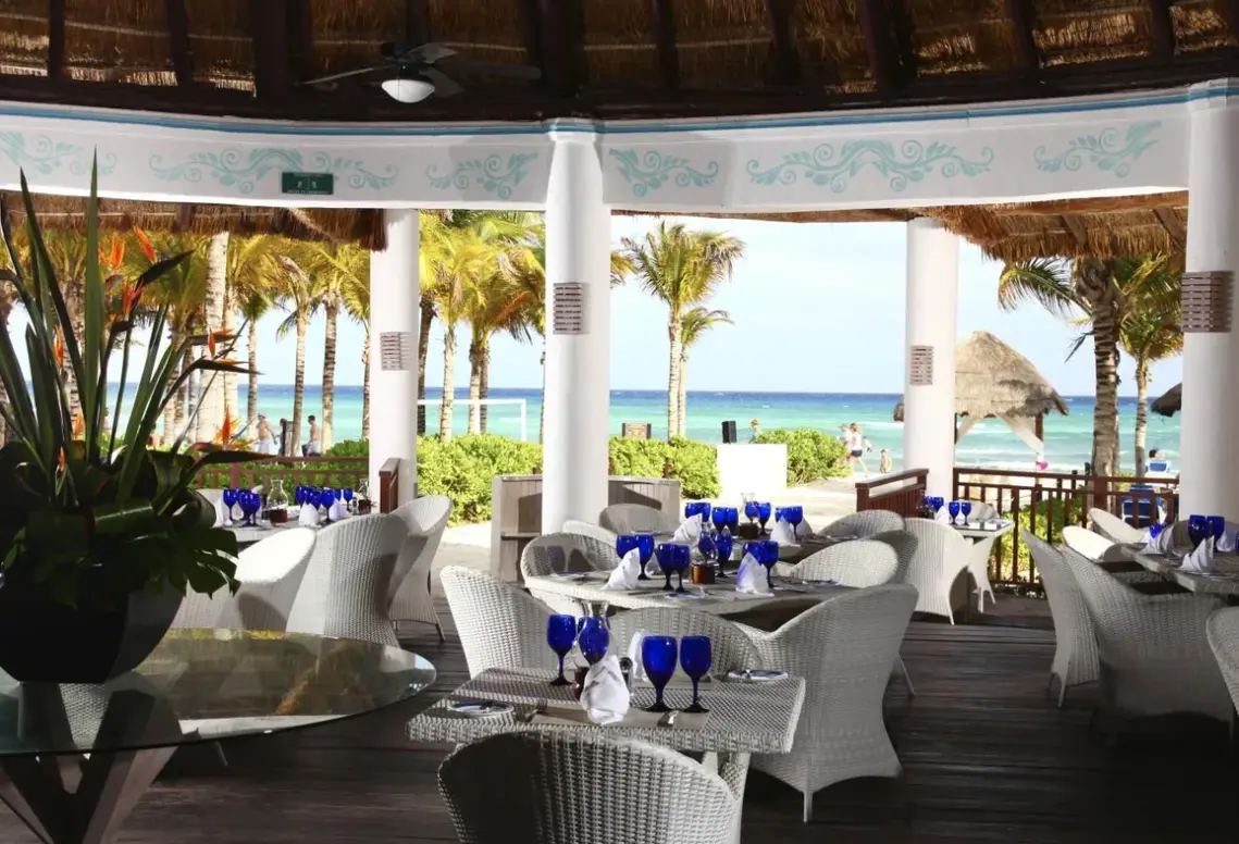 Restauracja i jedzenie w hotelu Sandos Caracol Nature Resort