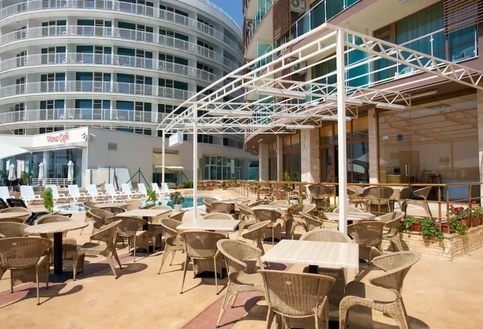 Basen w hotelu Sea Breeze (Sunny Beach)