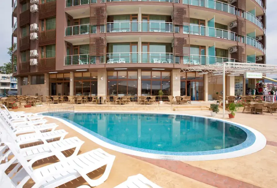 Basen w hotelu Sea Breeze (Sunny Beach)