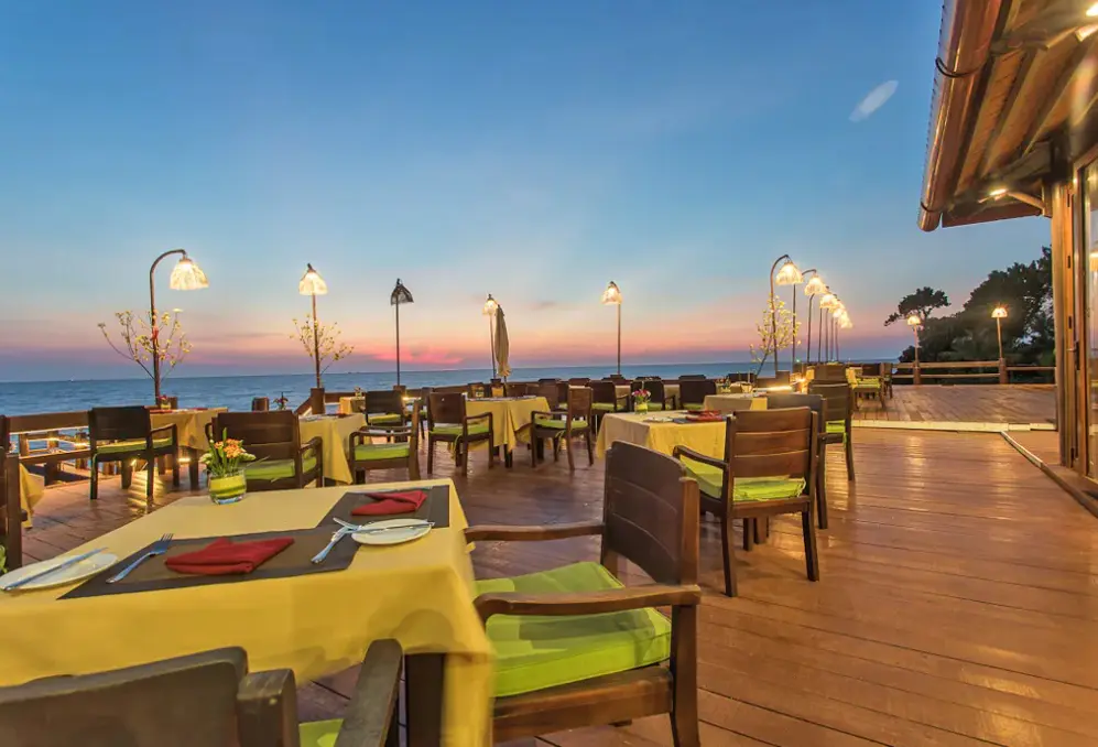 Restauracja i jedzenie w hotelu Sea Sense Resort