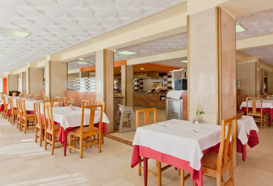 Restauracja i jedzenie w hotelu Seramar Luna & Luna Park