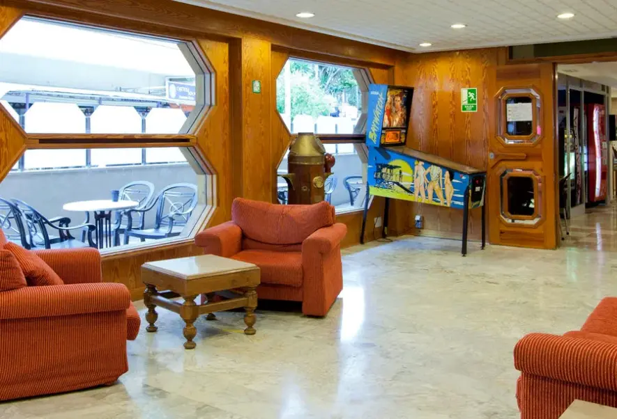 Lobby hotelu Seramar Luna & Luna Park