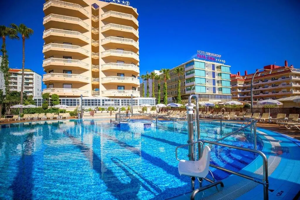 Basen w hotelu Servigroup Papa Luna