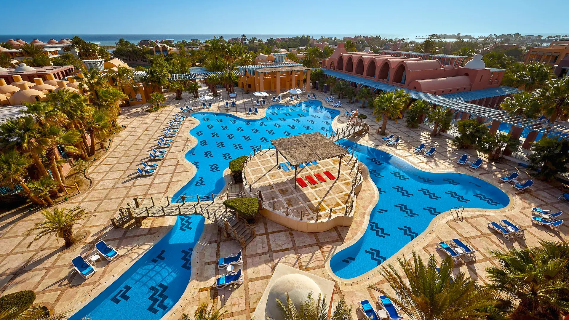 Basen w hotelu Sheraton Miramar Resort (El Gouna)