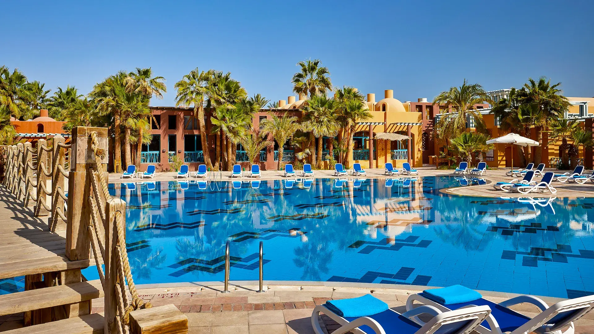 Basen w hotelu Sheraton Miramar Resort (El Gouna)