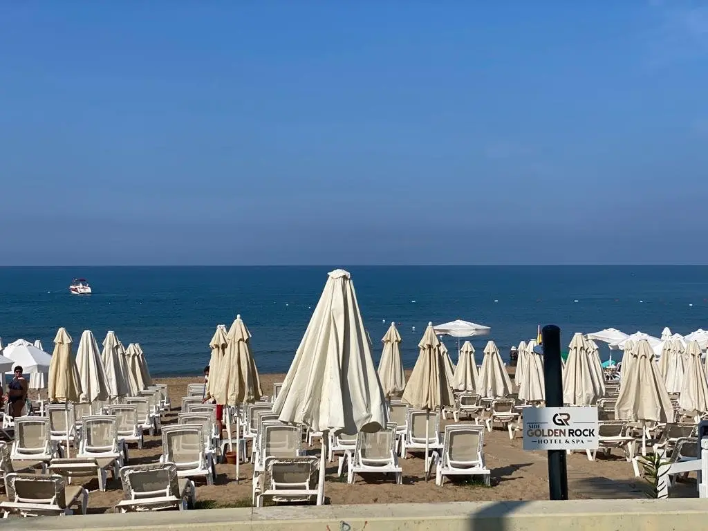 Plaża przy hotelu Side Golden Rock