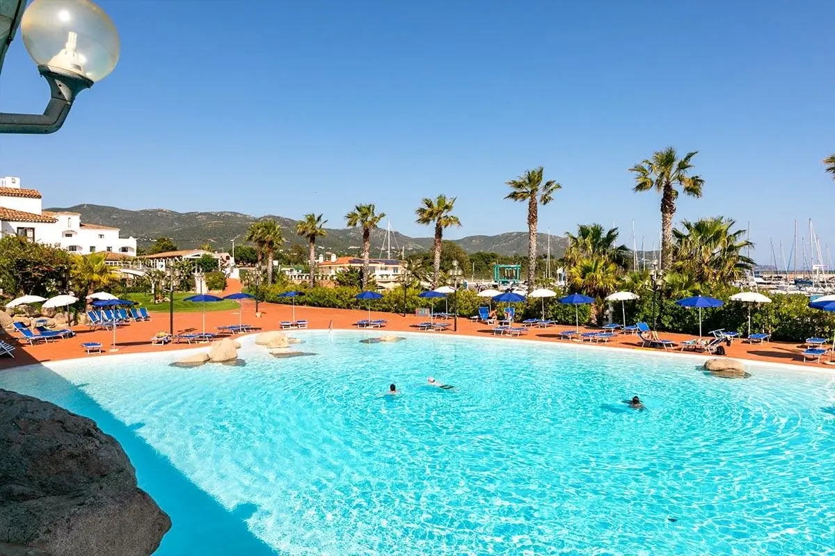 Basen w hotelu Sighientu Thalasso & Spa