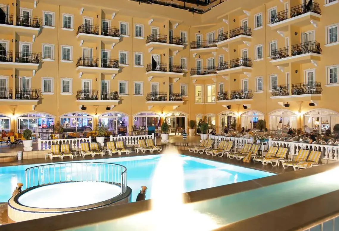 Basen w hotelu Sinatra (Kemer)
