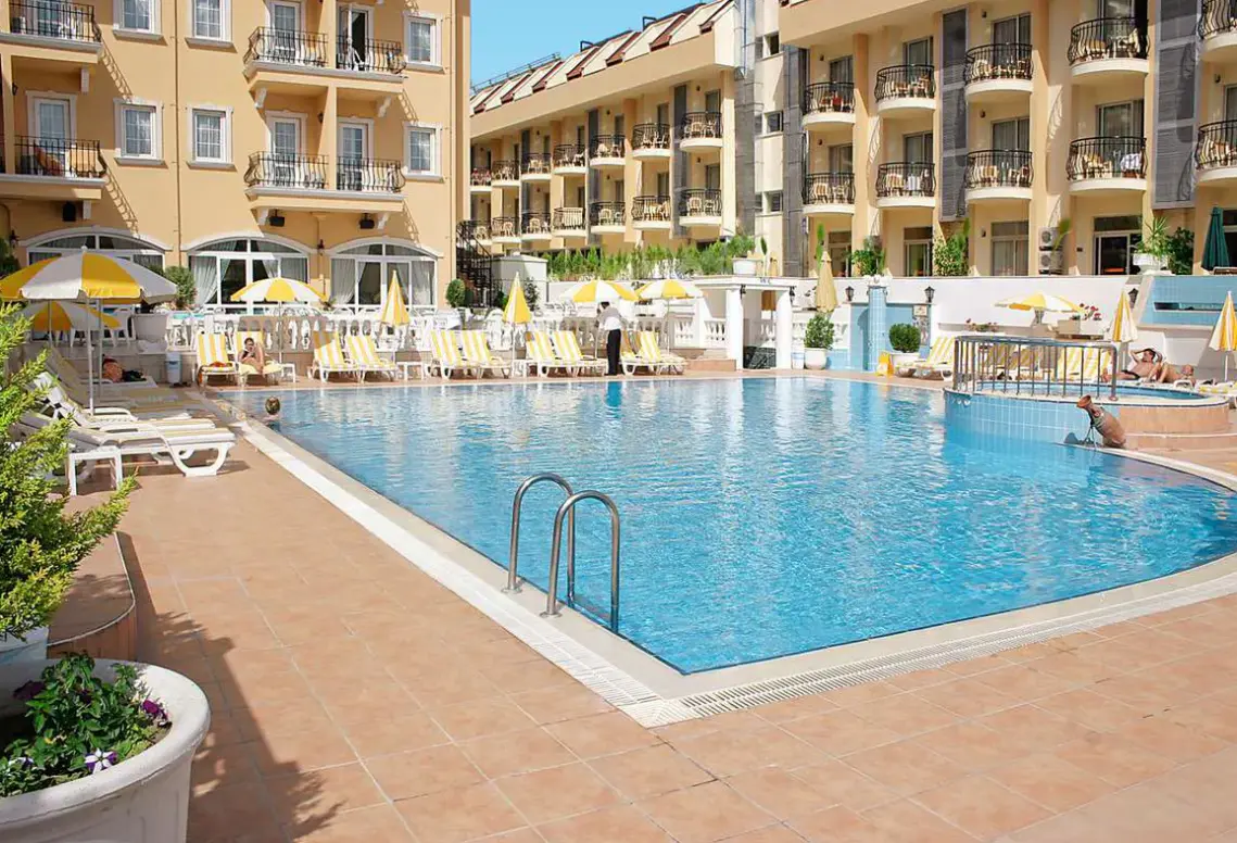 Basen w hotelu Sinatra (Kemer)