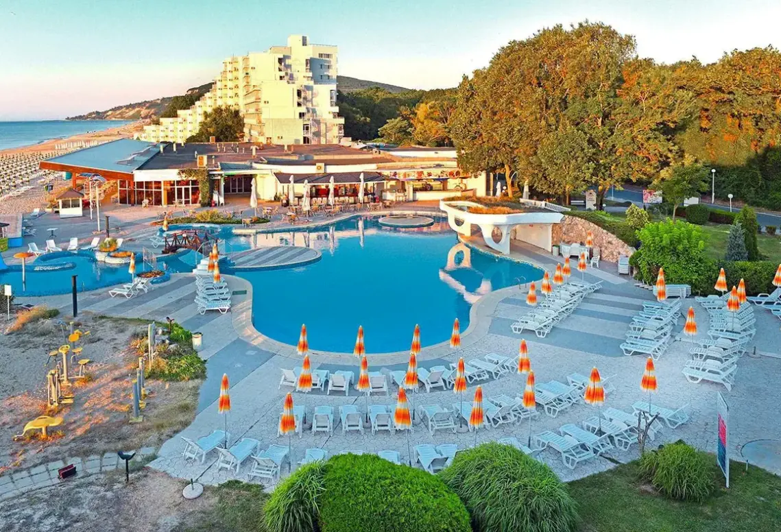 Basen w hotelu Slavuna