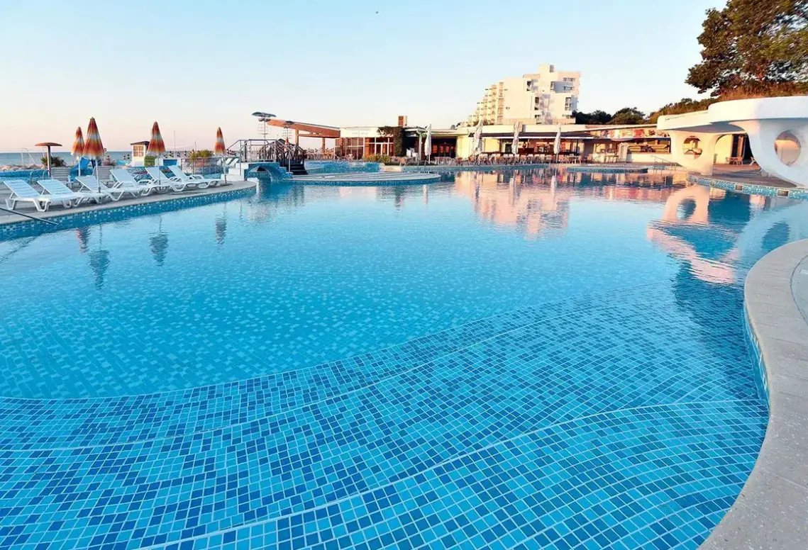Basen w hotelu Slavuna