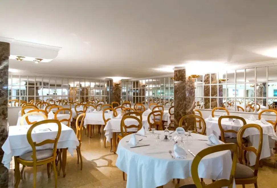 Restauracja i jedzenie w hotelu smartline La Santa Maria