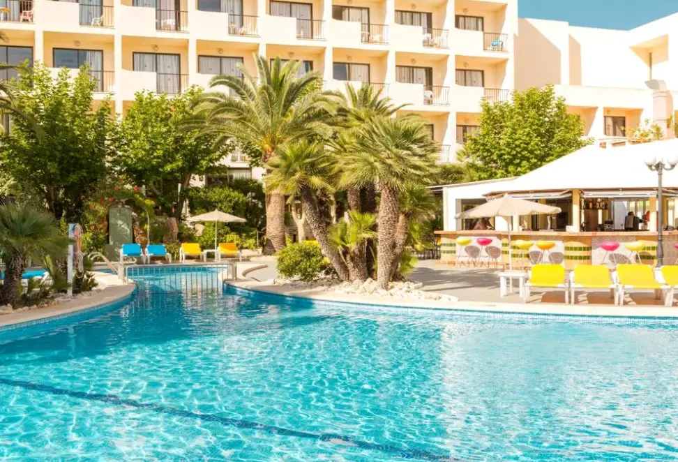 Basen w hotelu smartline La Santa Maria