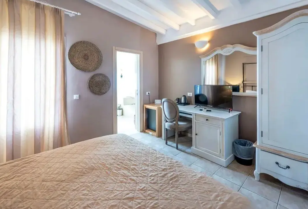 Pokój w hotelu Smy Santorini Suites & Villas