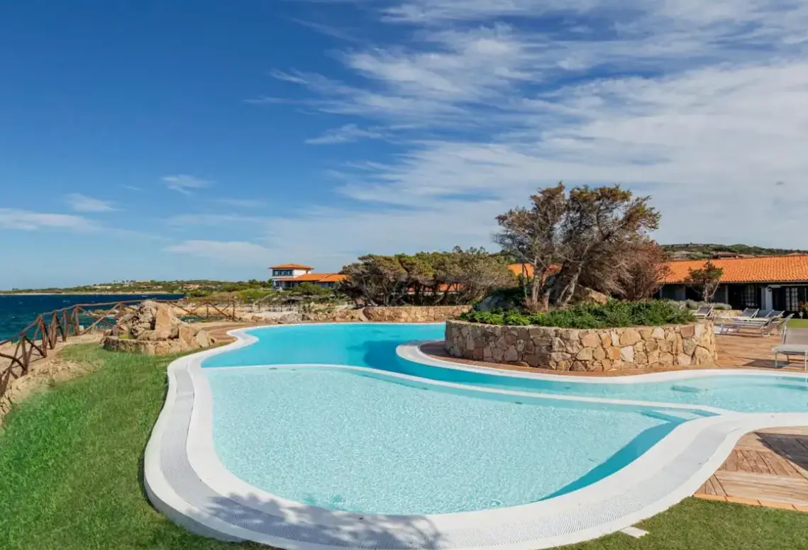 Basen w hotelu Sporting (Porto Rotondo)