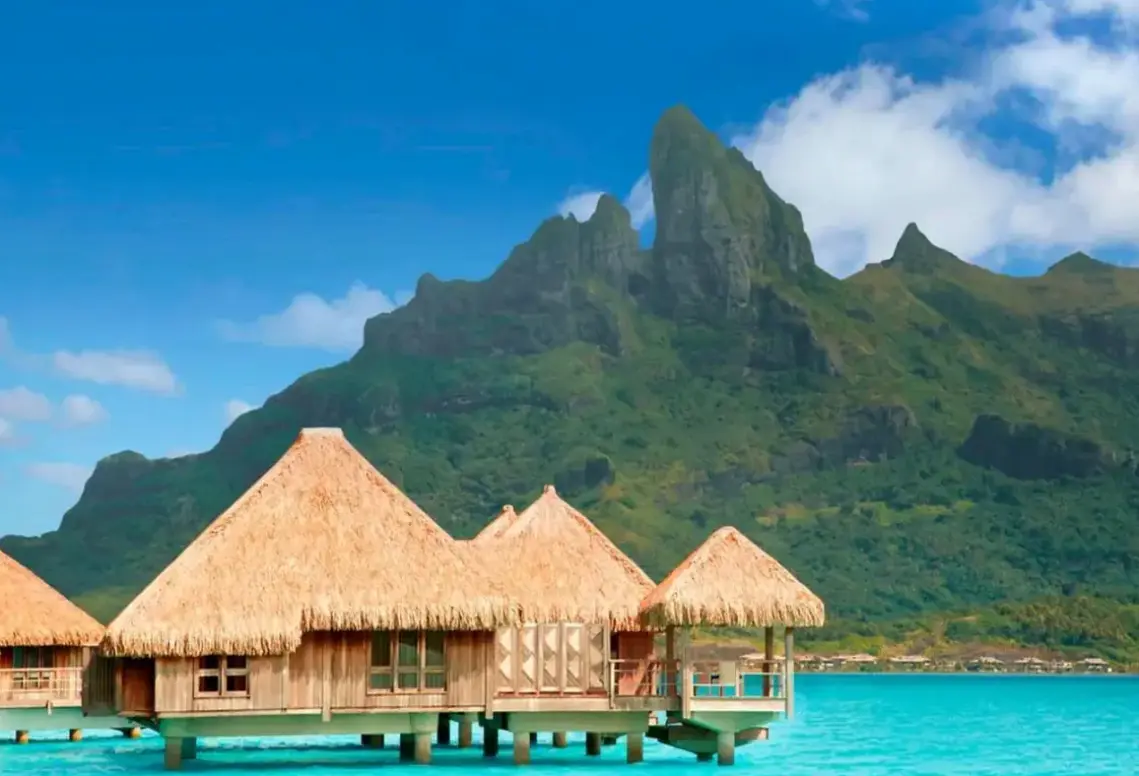 Plaża przy hotelu St. Regis Bora Bora