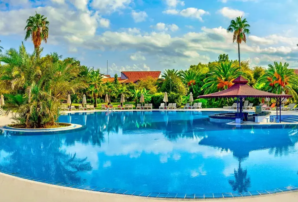 Basen w hotelu Starlight Resort & Convention Center (Side)