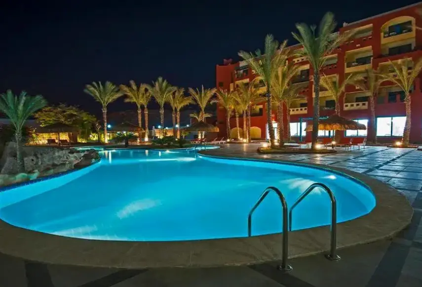 Basen w hotelu Sun & Sea (Hurghada)