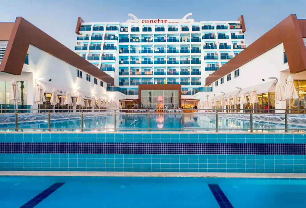Basen w hotelu Sun Star Resort