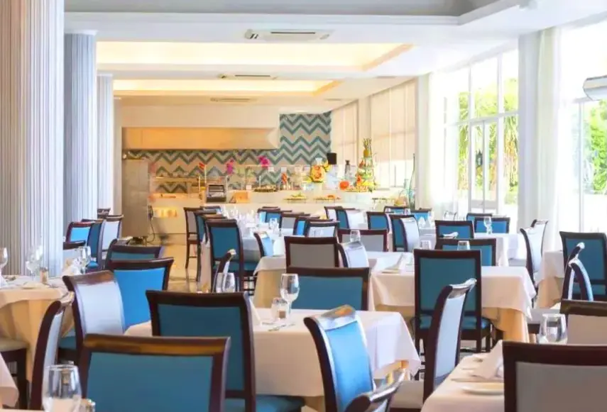 Restauracja i jedzenie w hotelu Sunlight Bahia Principe Coral Playa