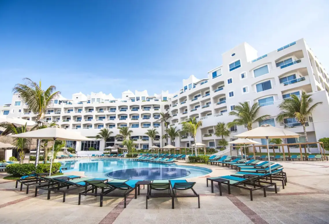 Basen w hotelu Sunscape Cancun Resort & Spa
