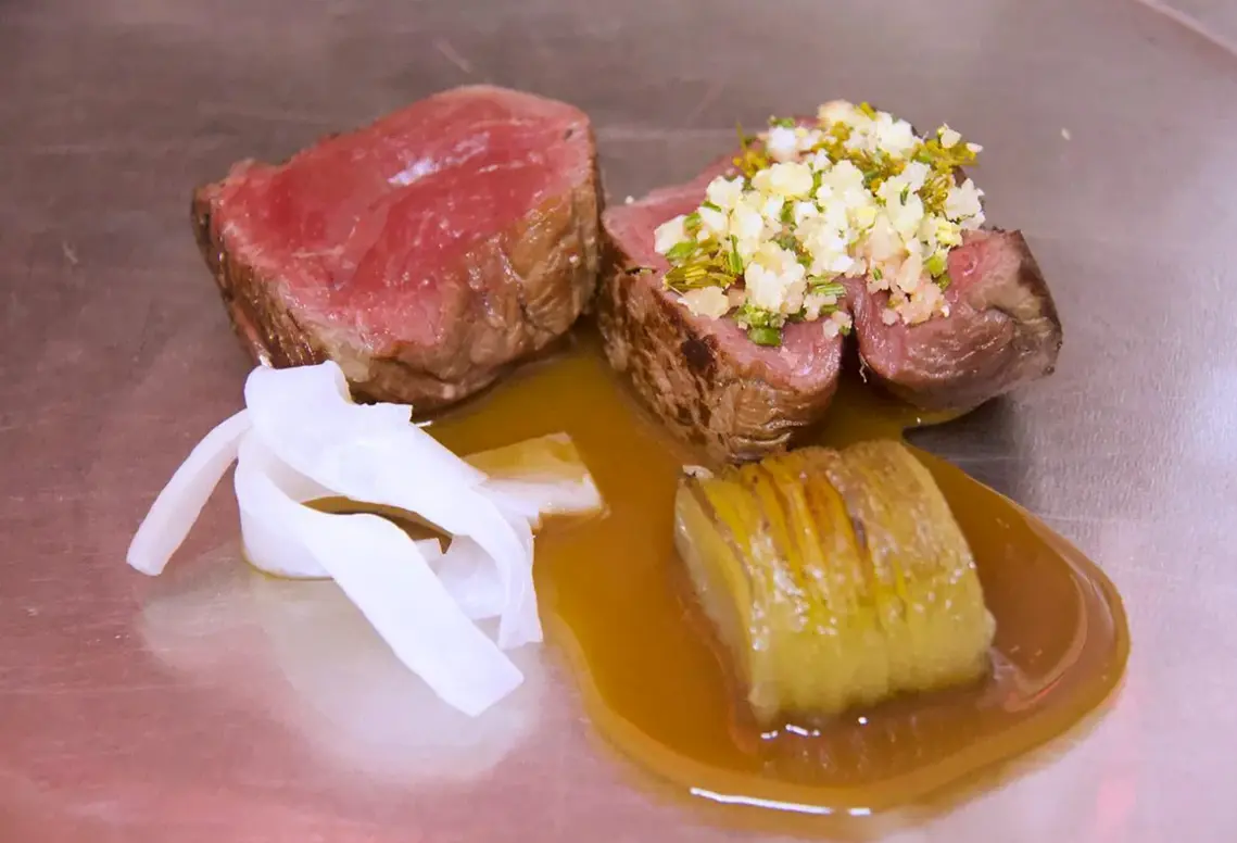 Restauracja i jedzenie w hotelu Tahiti Nui
