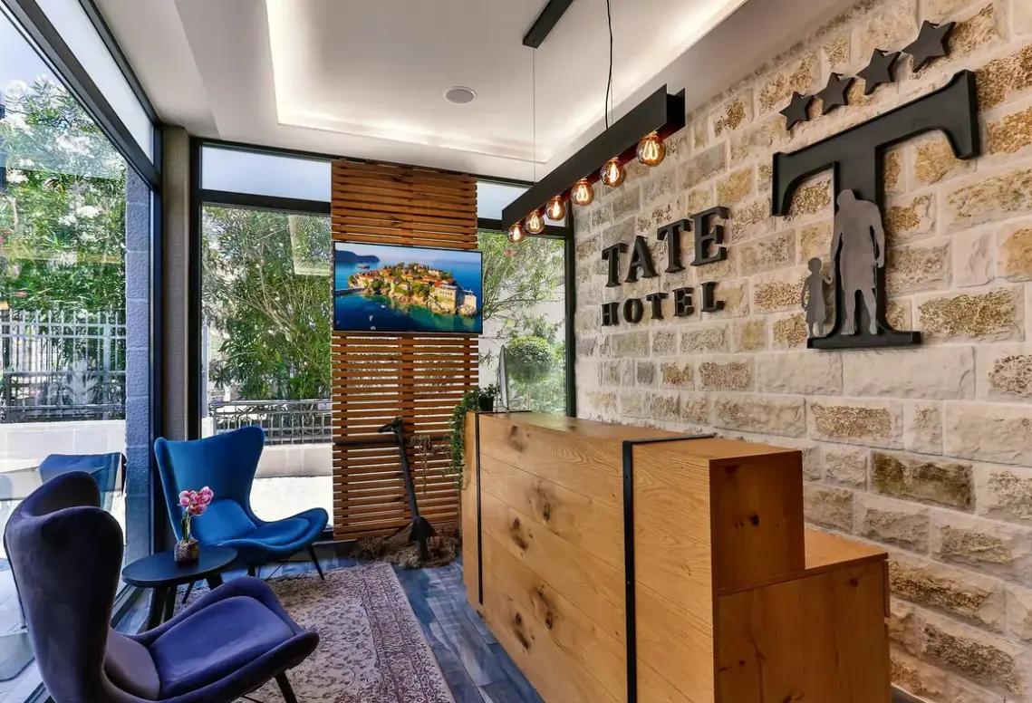 Lobby hotelu Tate (Budva)