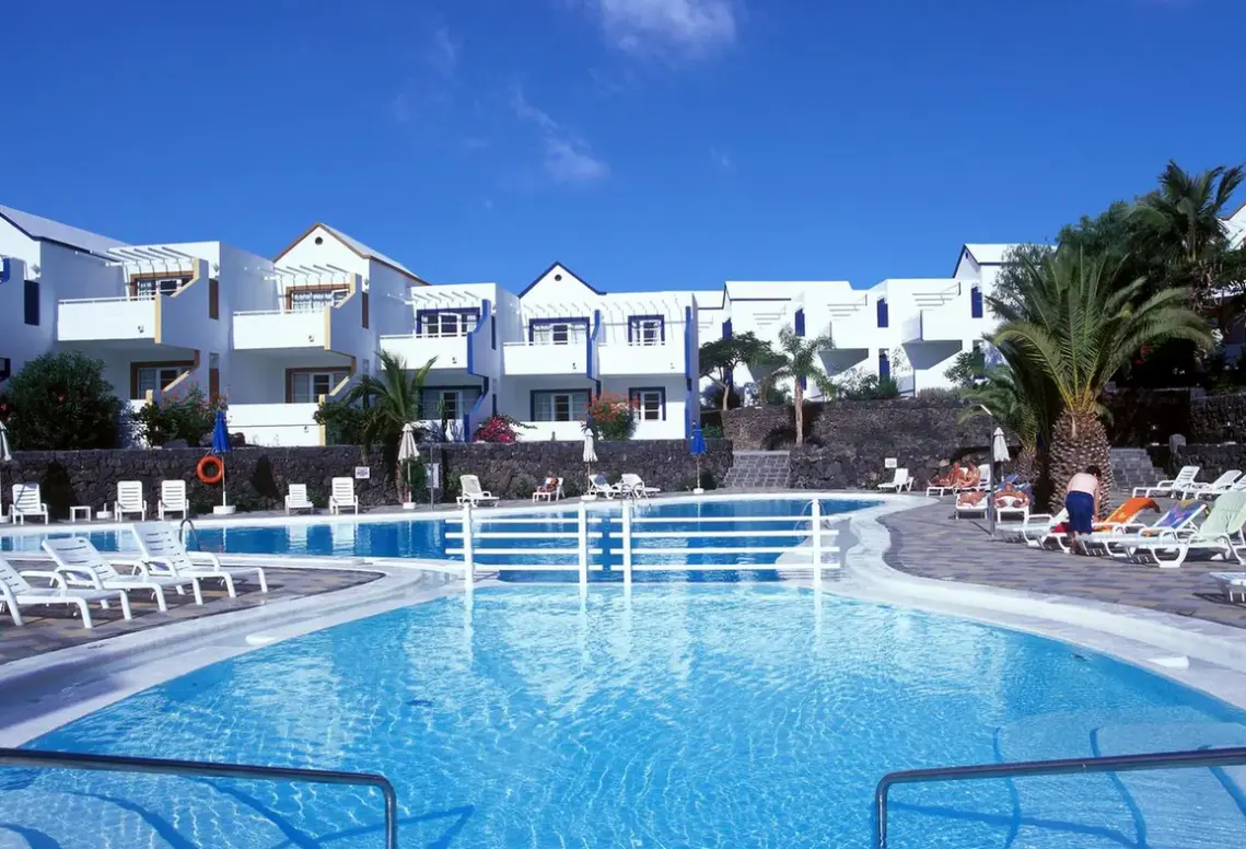 Basen w hotelu THe Apartamentos Morromar