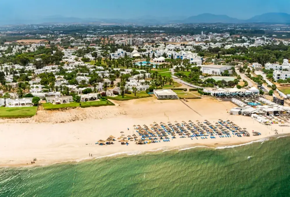 Plaża przy hotelu The Mirage Resort & Spa