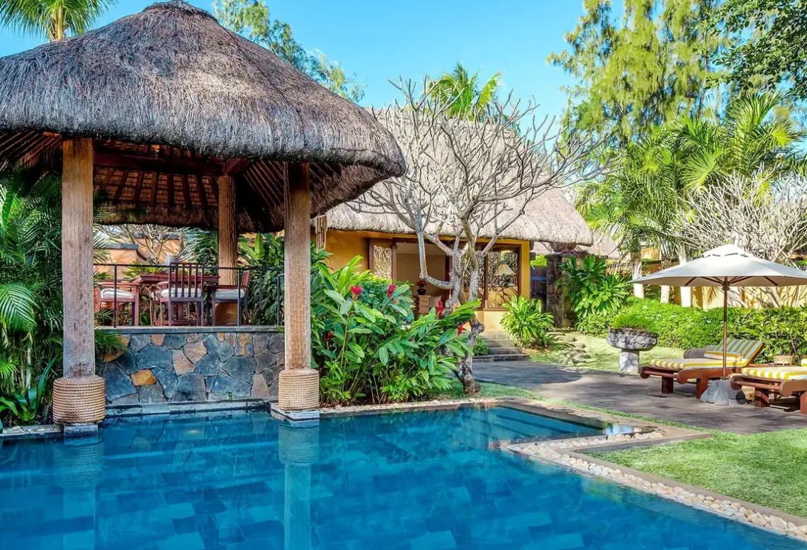 Basen w hotelu The Oberoi Beach Resort (Pointe aux Piments)