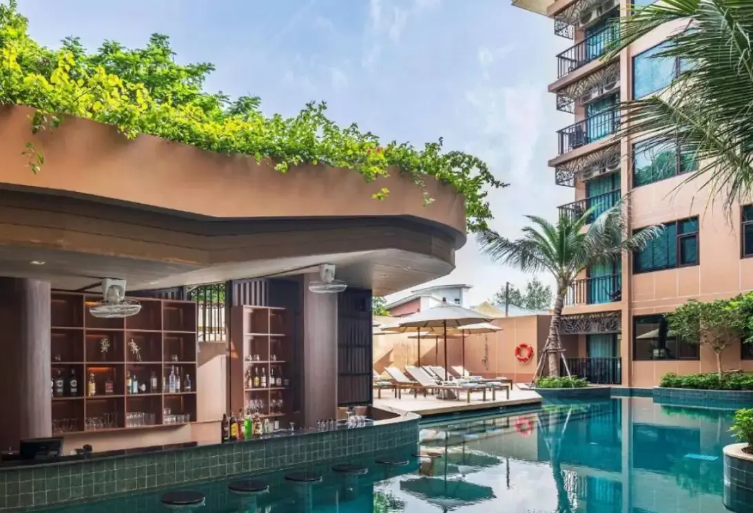 Hotel The Proud Karon Beach Phuket Trademark Collection By Wyndham w Tajlandia (Phuket) - oferta last minute