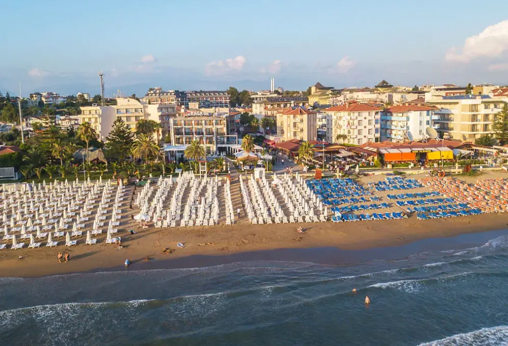 Plaża przy hotelu The Raga Side