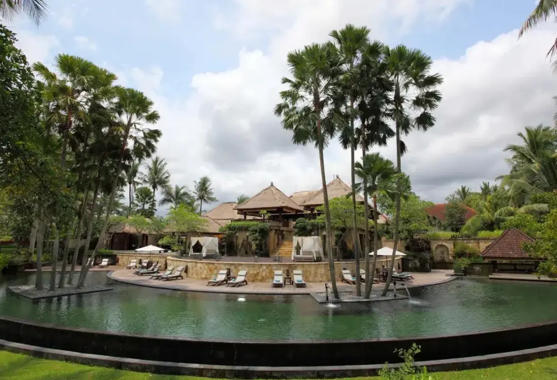 Basen w hotelu The Ubud Village Resort & Spa