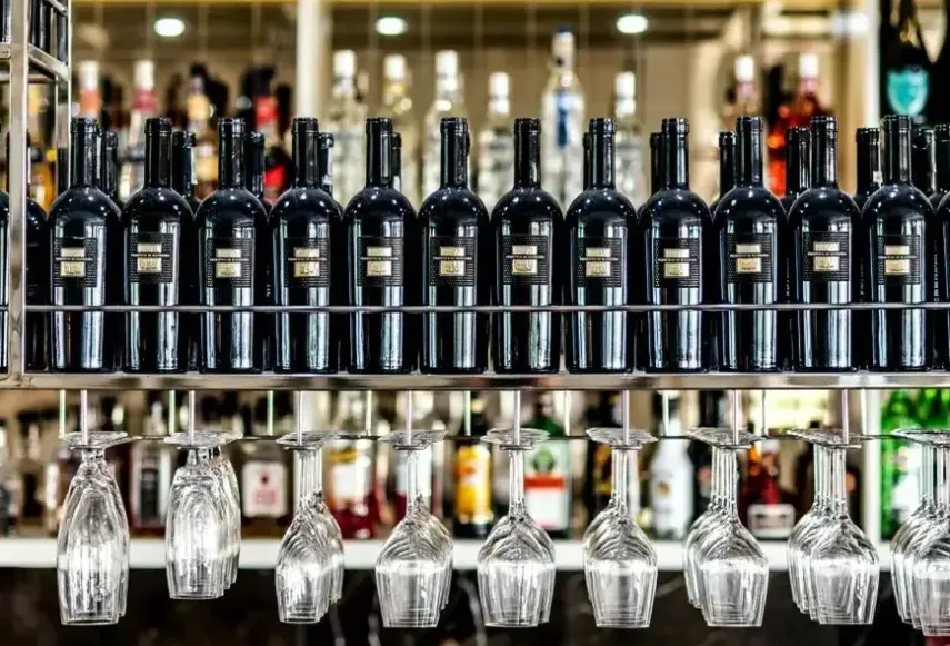 Restauracja i jedzenie w hotelu Tiffi Boutique