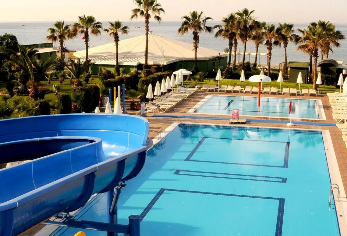 Basen w hotelu Timo Deluxe Resort