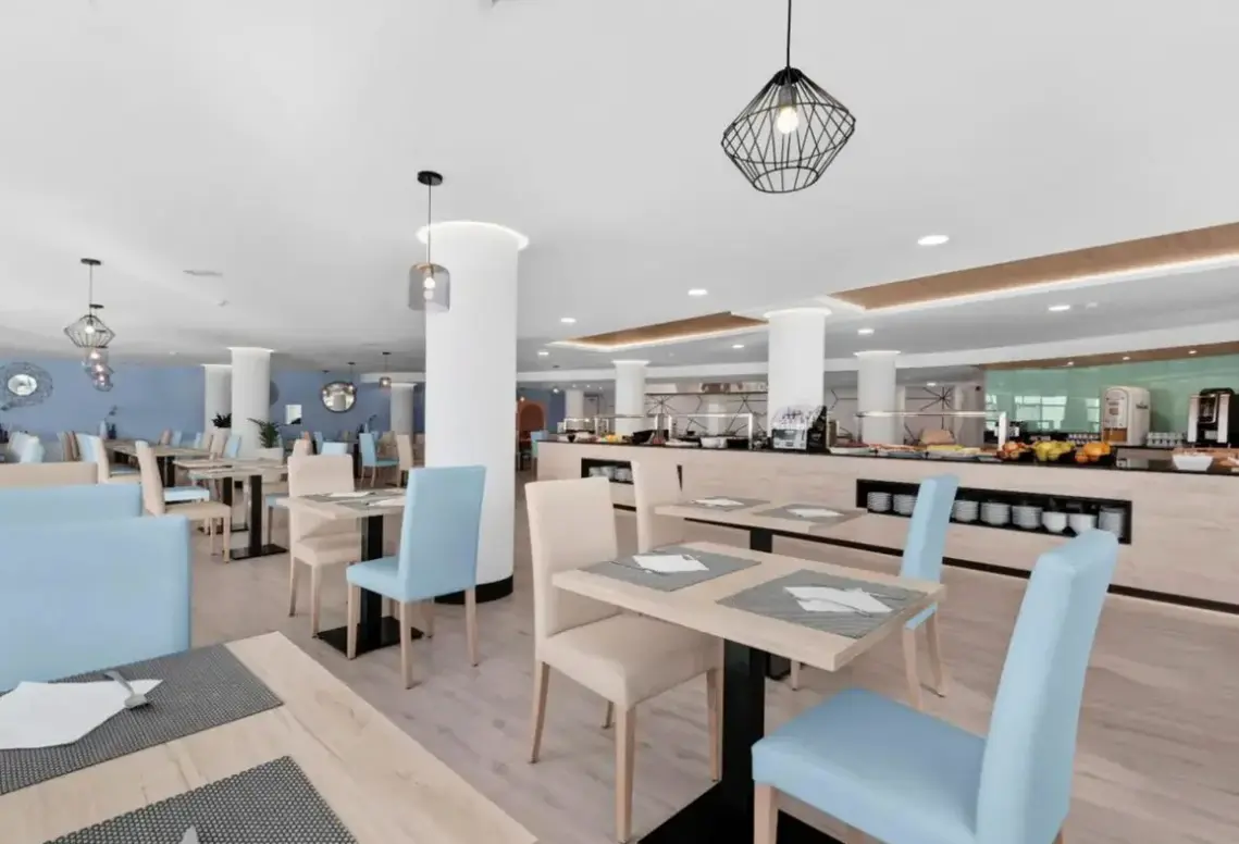 Restauracja i jedzenie w hotelu Trh Palmanova Suites