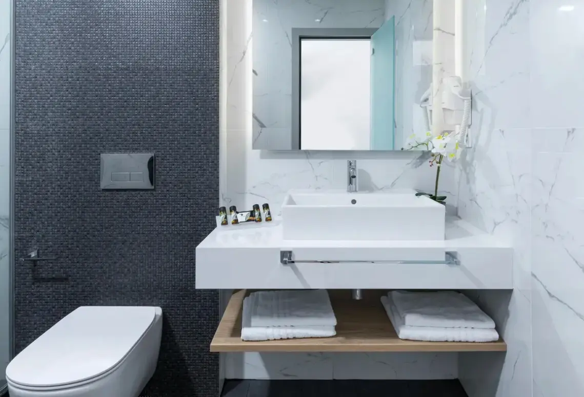 Łazienka w pokoju hotelu V Luxury Suites