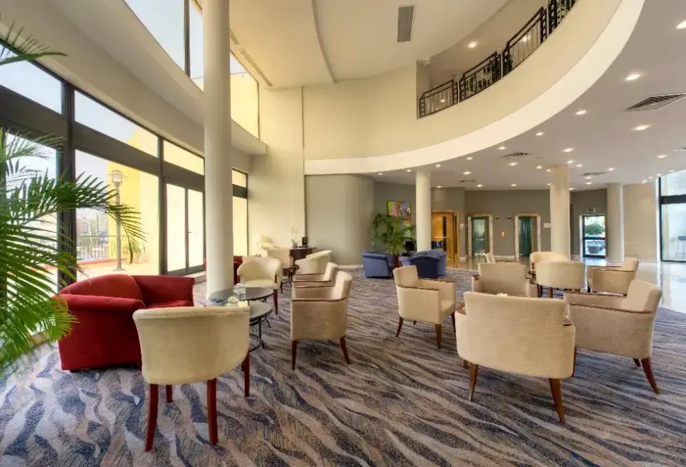 Lobby hotelu Verdi St. George's Bay Marina