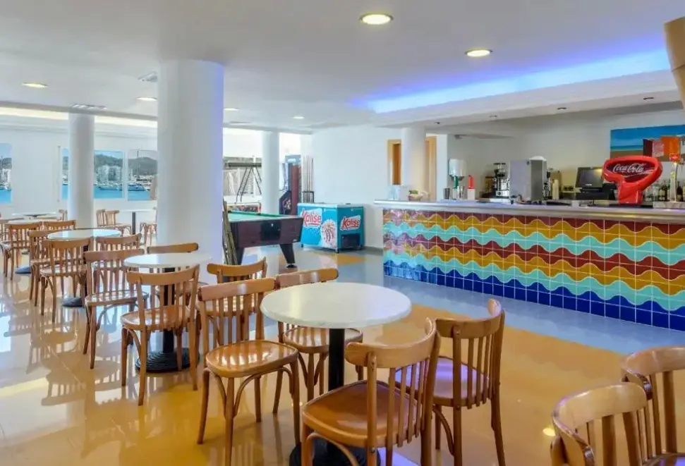 Restauracja i jedzenie w hotelu Vibra S'Estanyol