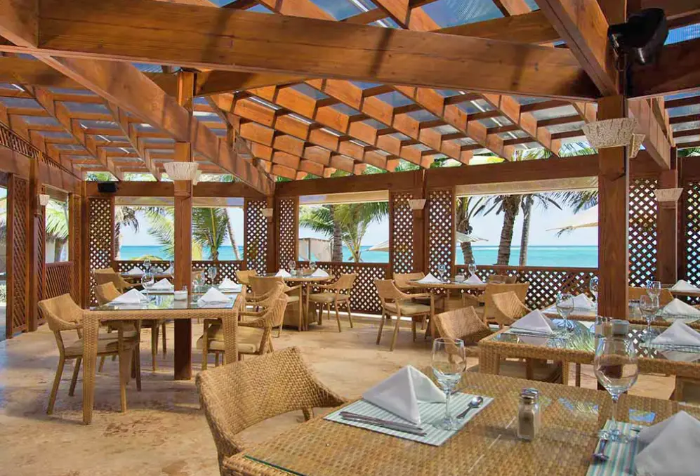 Restauracja i jedzenie w hotelu Vik Cayena Beach