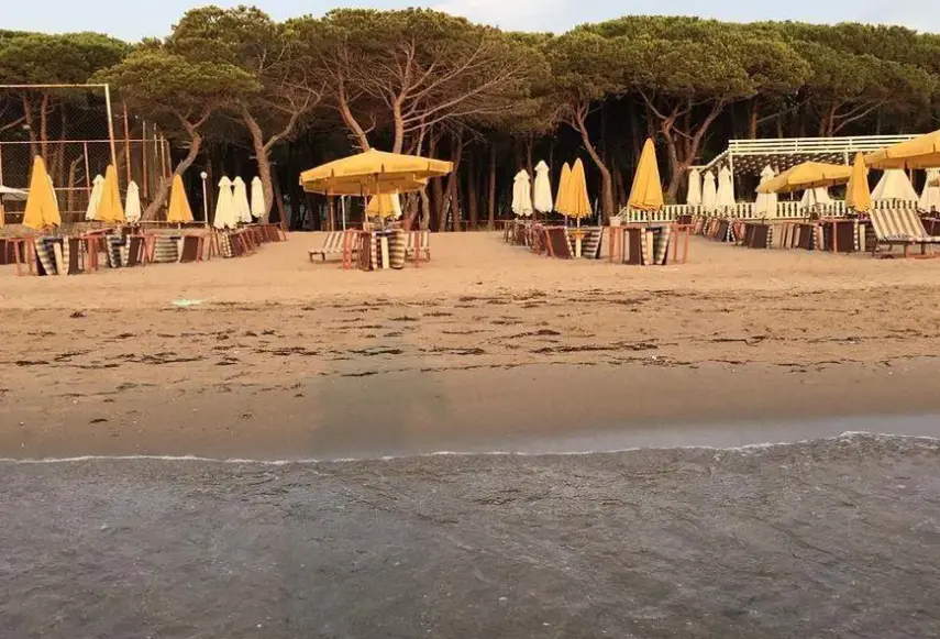 Plaża przy hotelu Vila Aljor (Durrës)